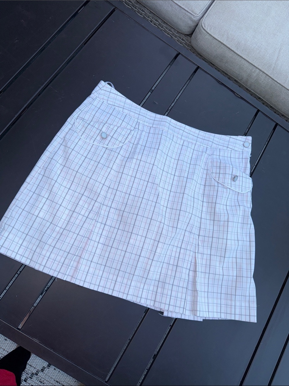 Izod size 6 cool FX plaid and pink, white background skort like new